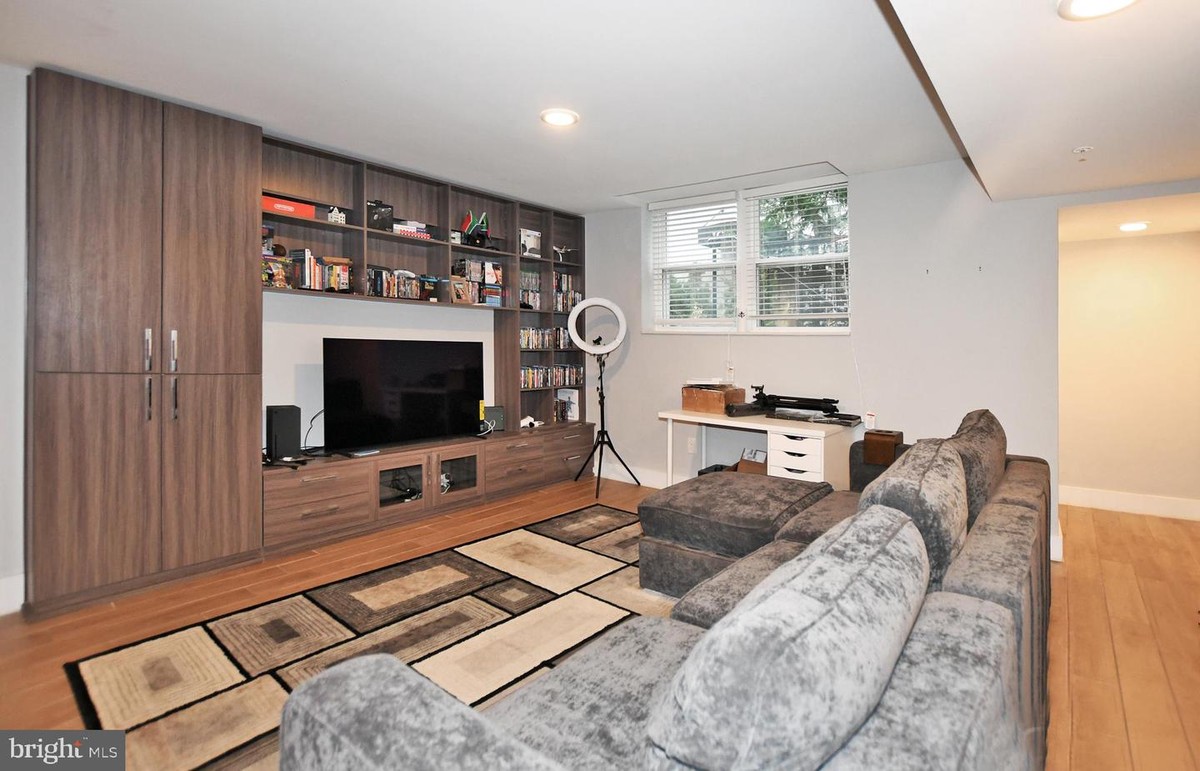 BRIGHTWOOD CORNER UNIT