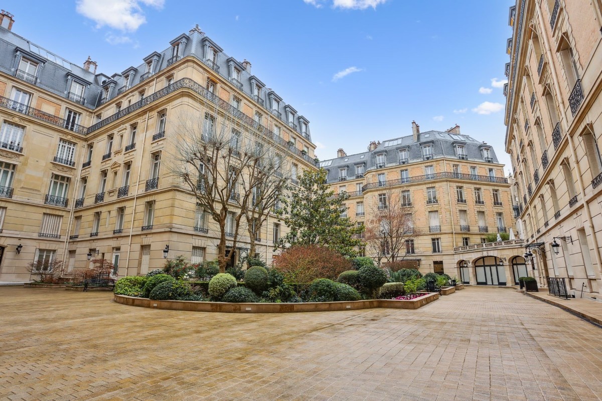 Furnished rental nearby Avenue Montaigne