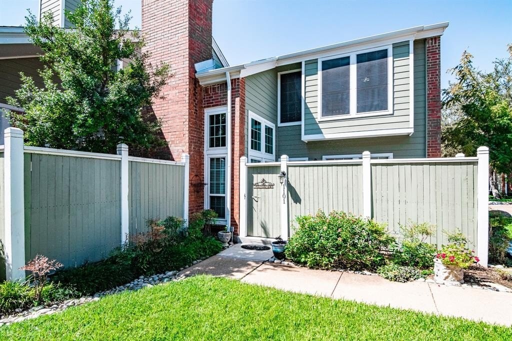 20. 6220 Bentwood Trail