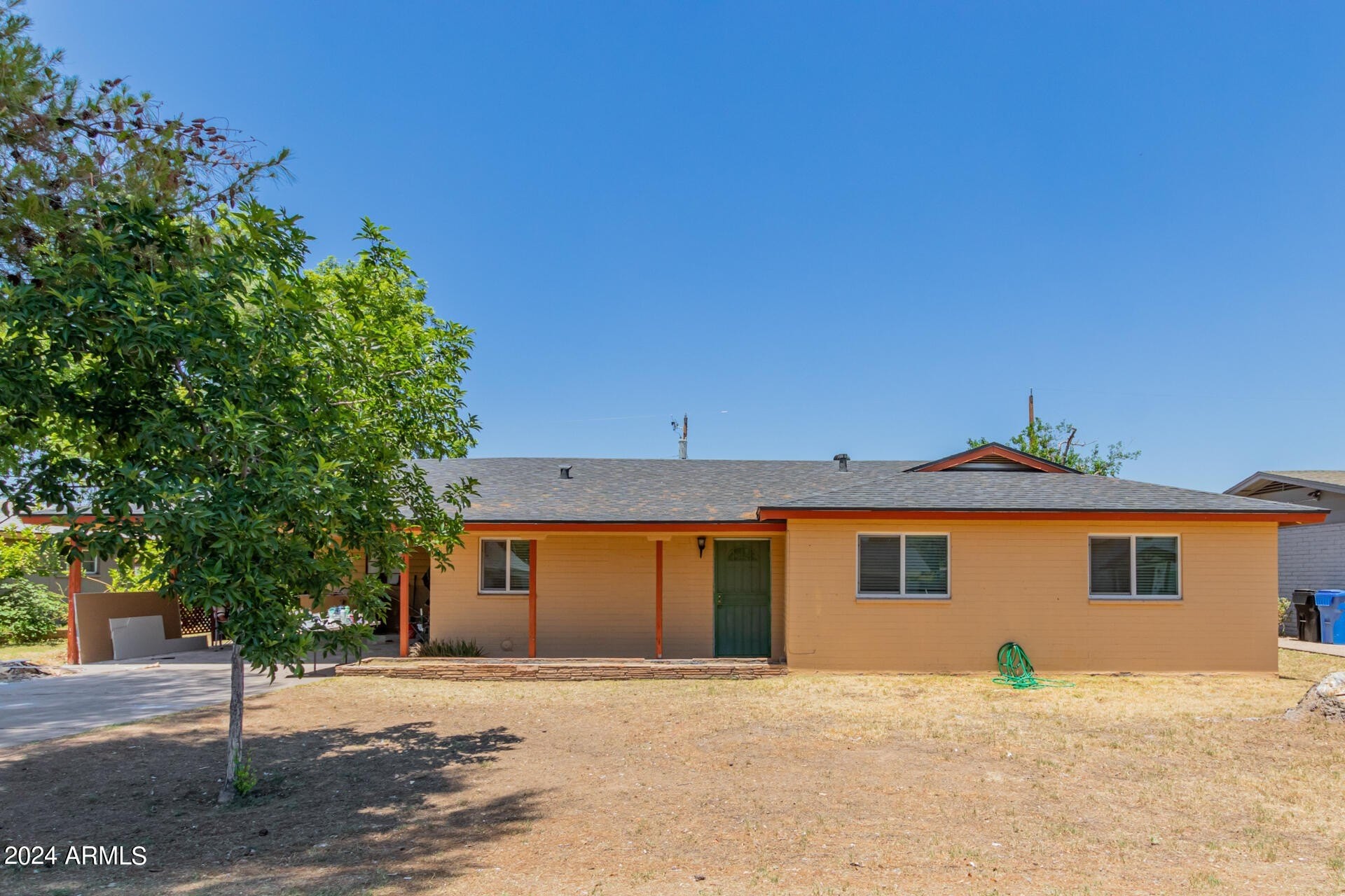 2. 742 E Sierra Vista Drive