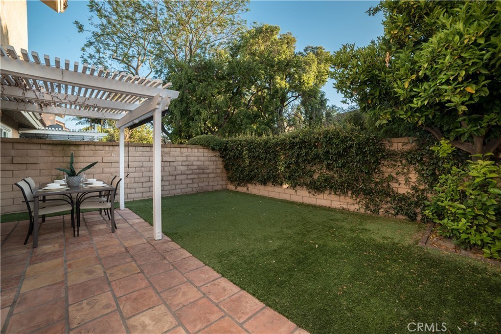 25. 19041 Canyon Terrace Drive