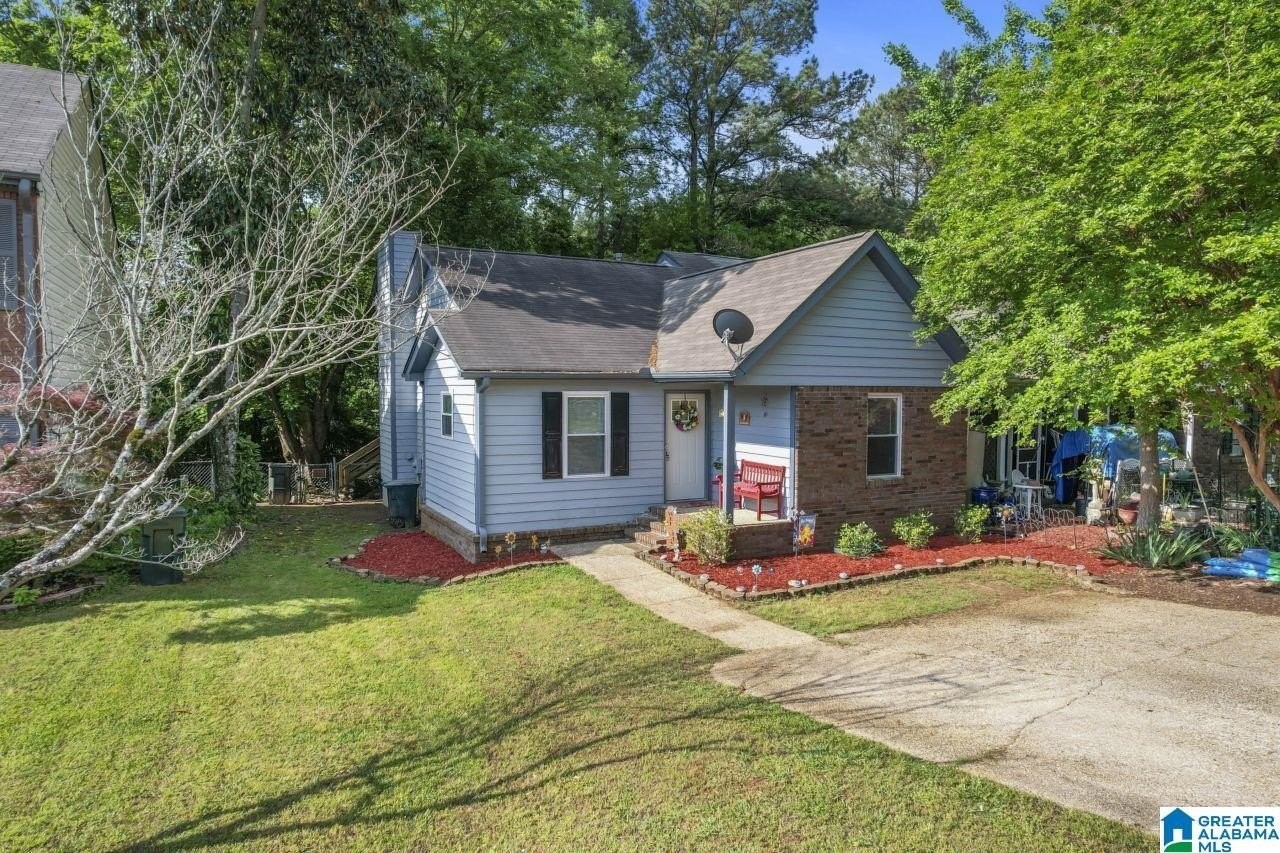 1. 619 Cahaba Manor Trail