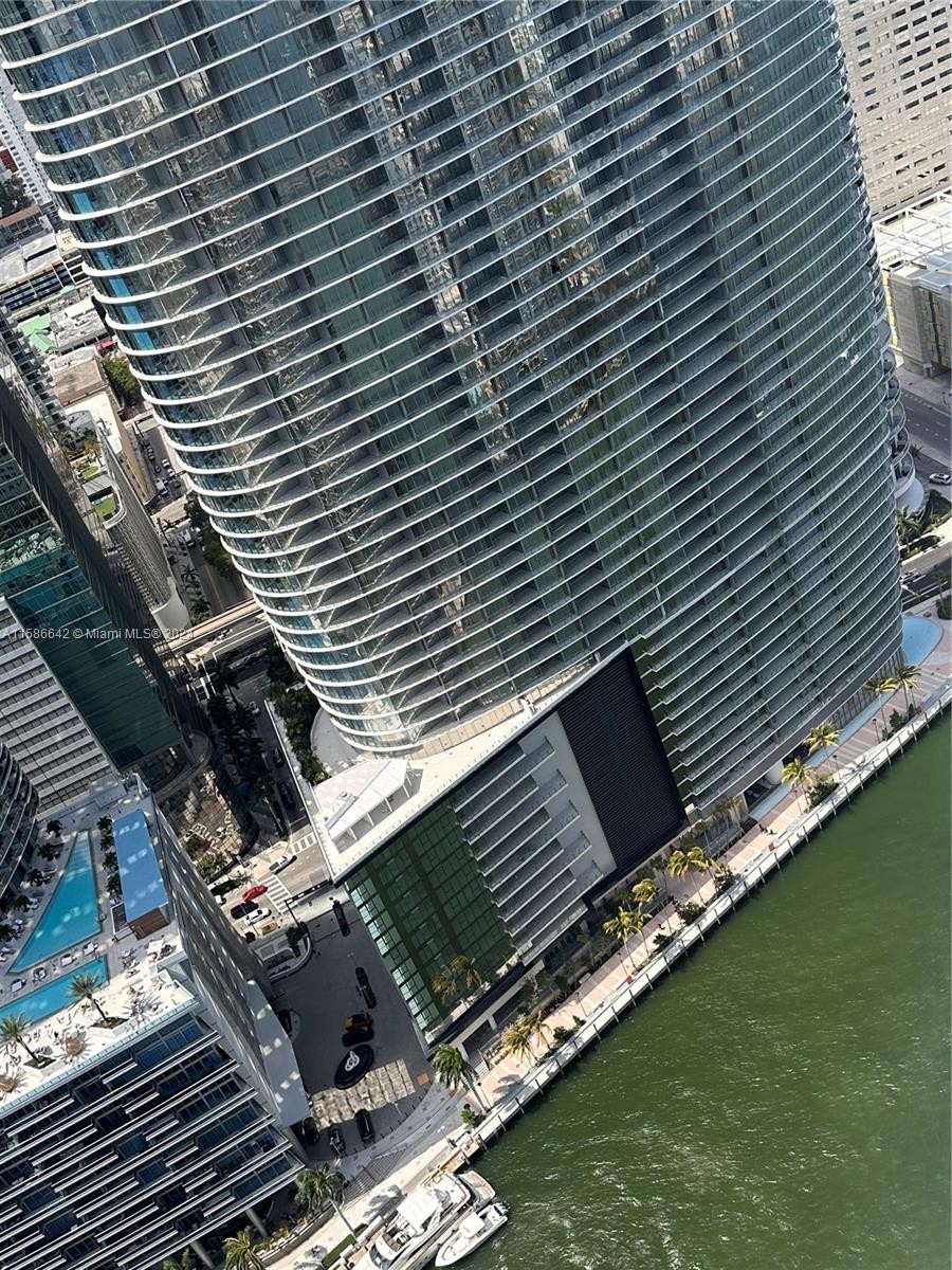 14. 465 Brickell Ave