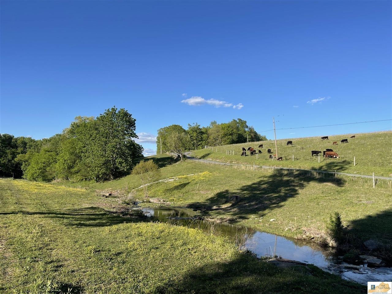 33. 842 Creek Bend Road