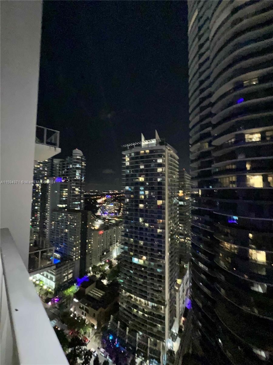 41. 1050 Brickell Ave