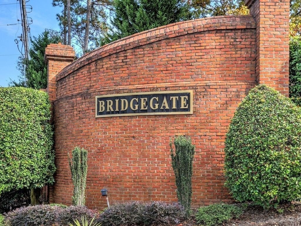 41. 933 Bridgegate Drive NE