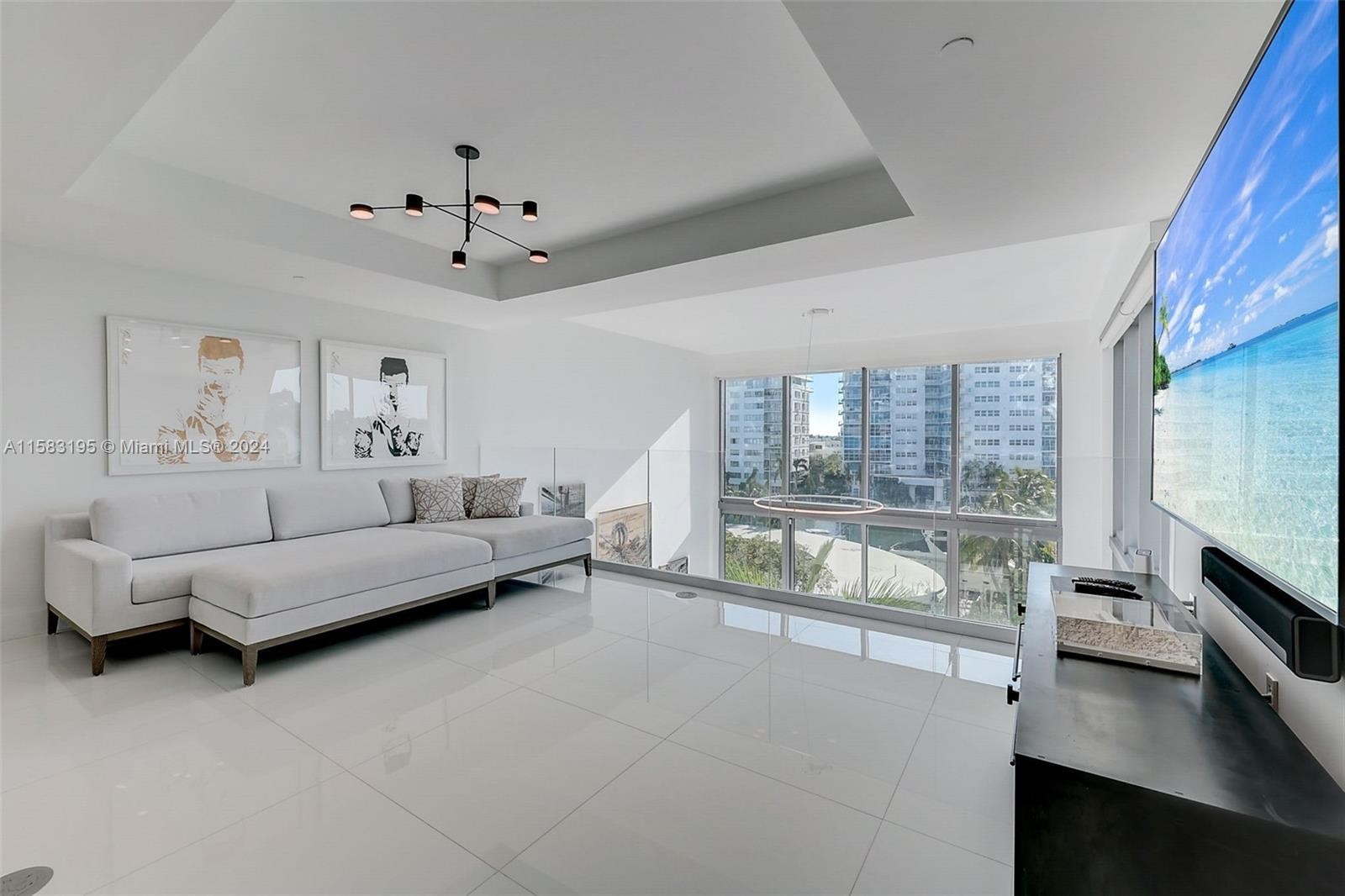 25. 6000 Collins Ave