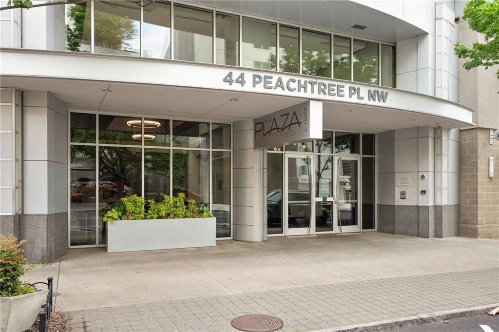 37. 44 Peachtree Place NW