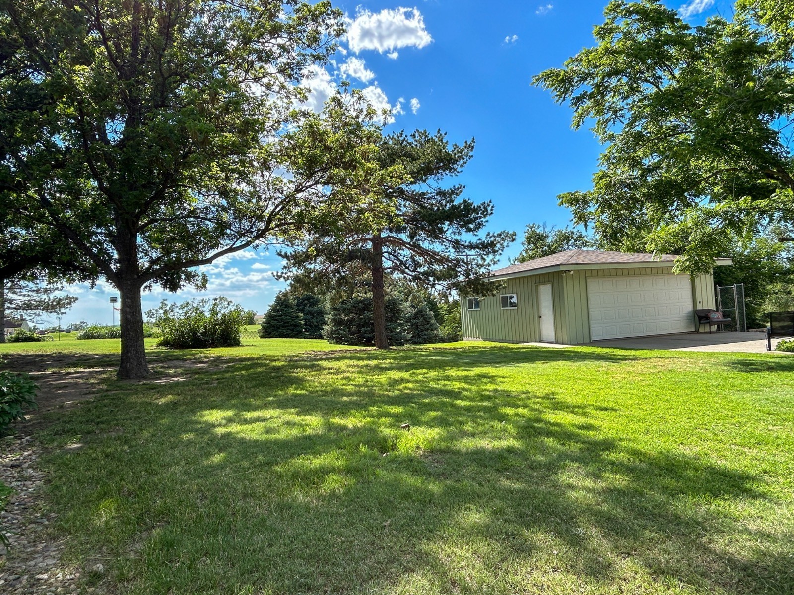 4. 4 Hillcrest Drive