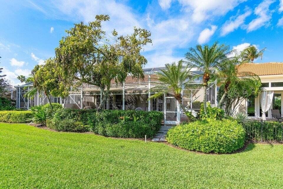 8. 109 Coral Cay Drive