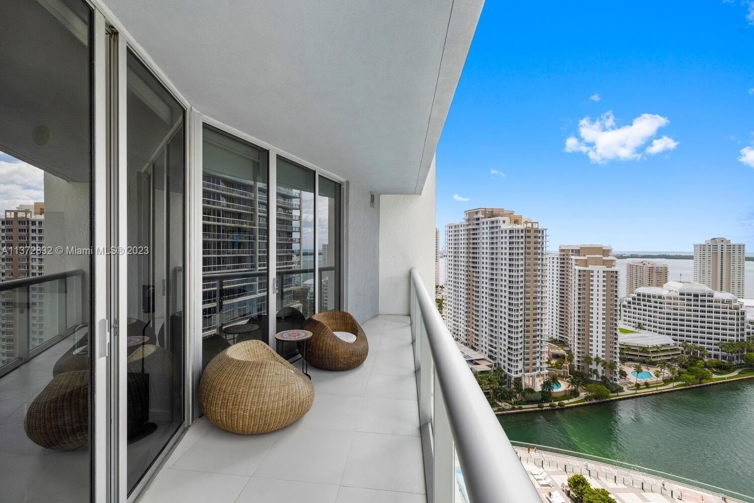 1. 475 Brickell Ave