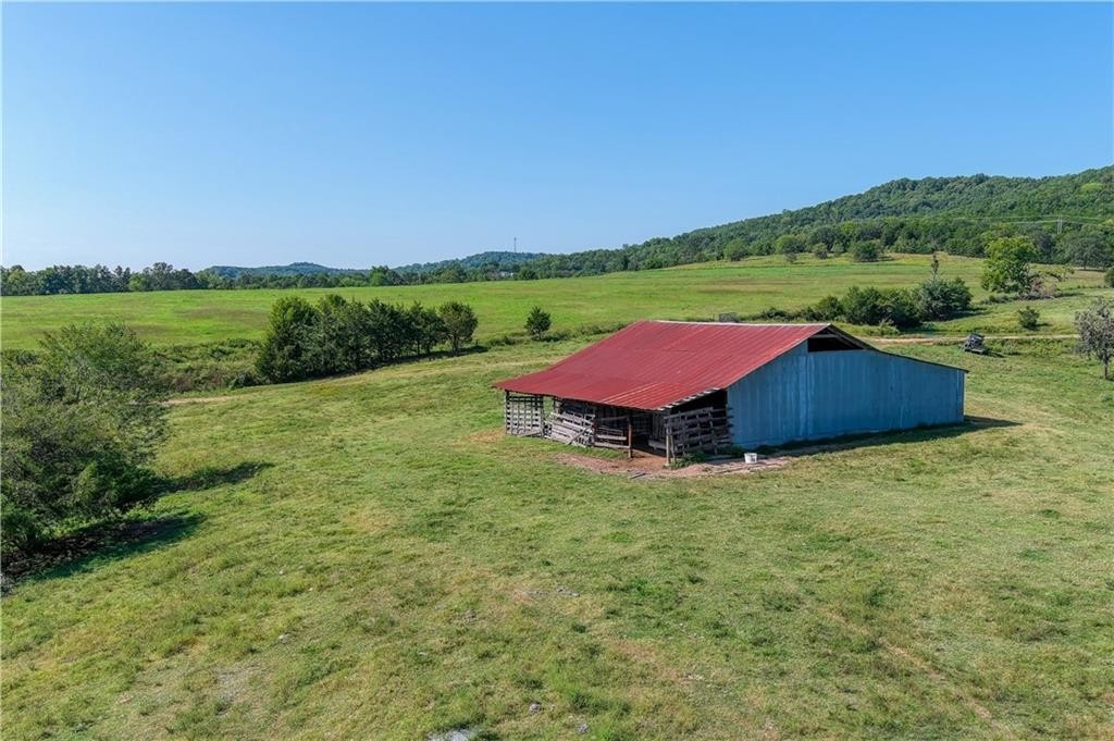 14. 626.86 Ac County Rd 211