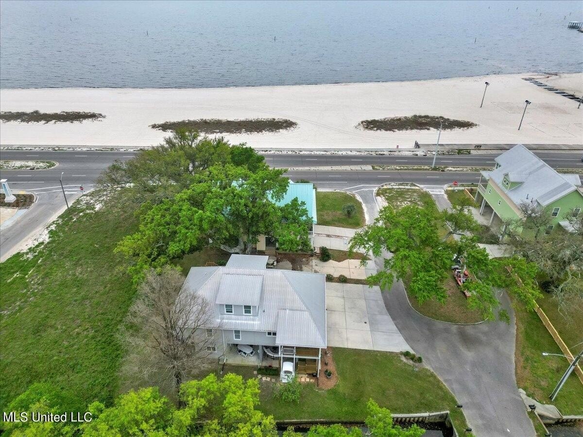 48. 515 Gulf View Avenue