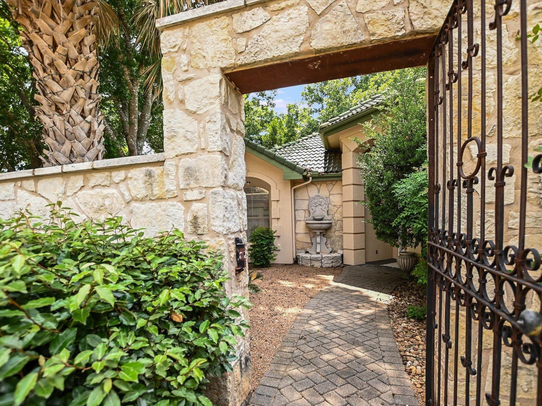 2. 105 San Saba Court