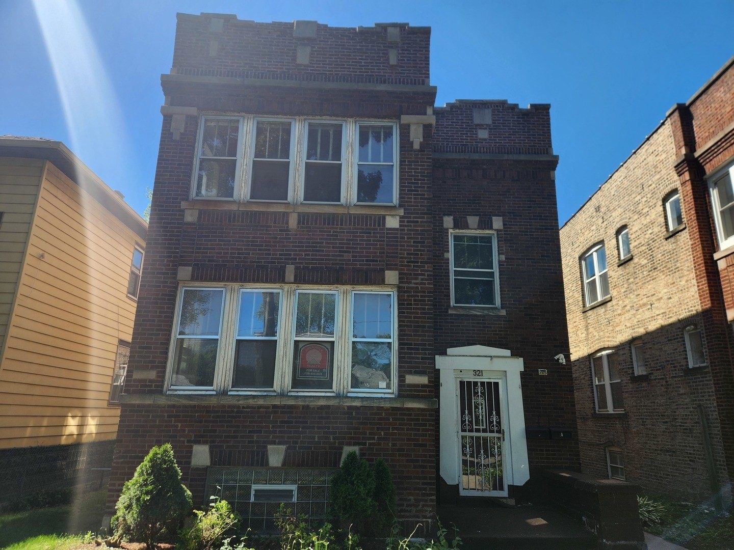 1. 321 W 118th Street