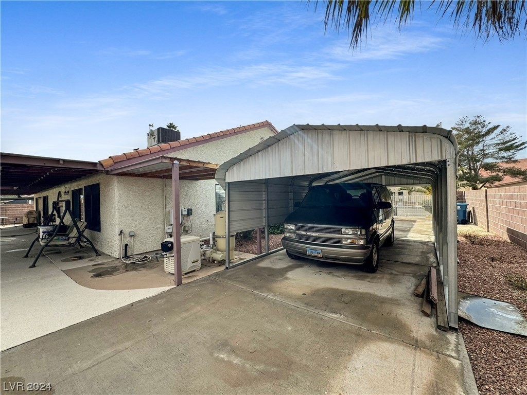 41. 3120 N Torrey Pines Drive