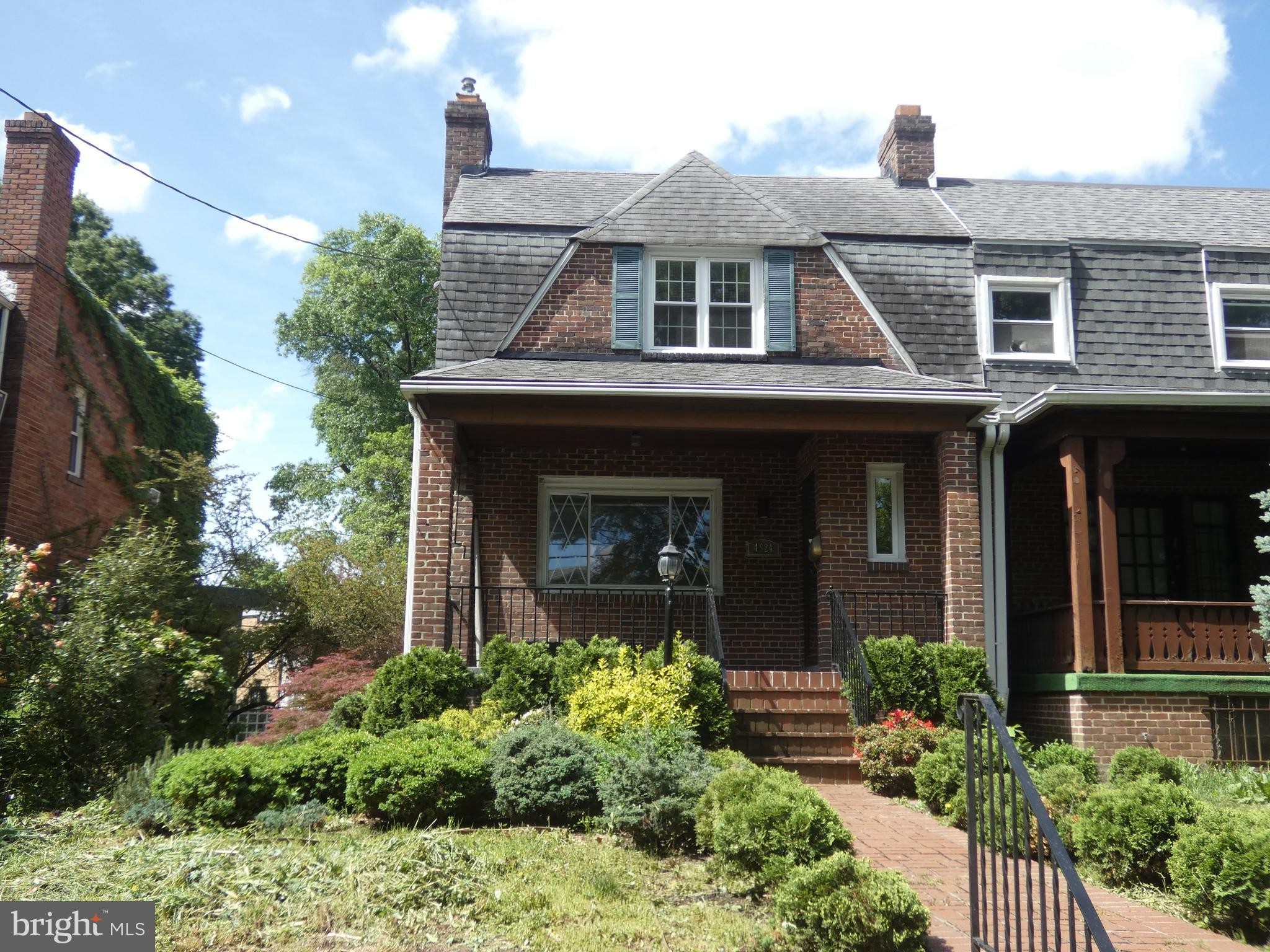 2. 4524 S Dakota Avenue NE