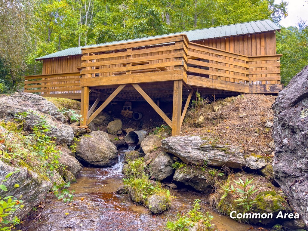 40. 656 Covered Bridge Trl