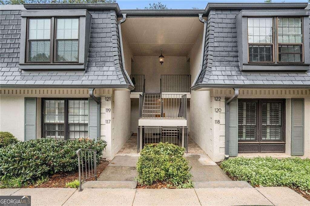 1. 122 Maison Place NW
