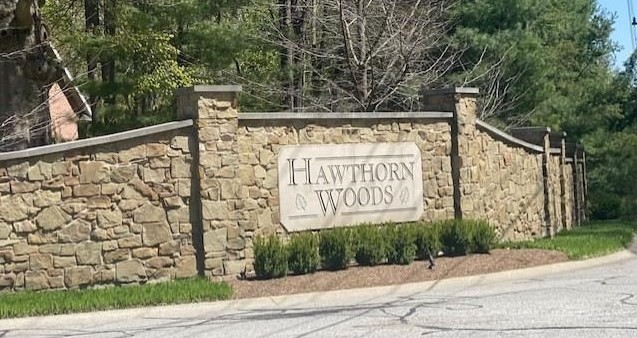 1. 2521 Hawthorn Woods