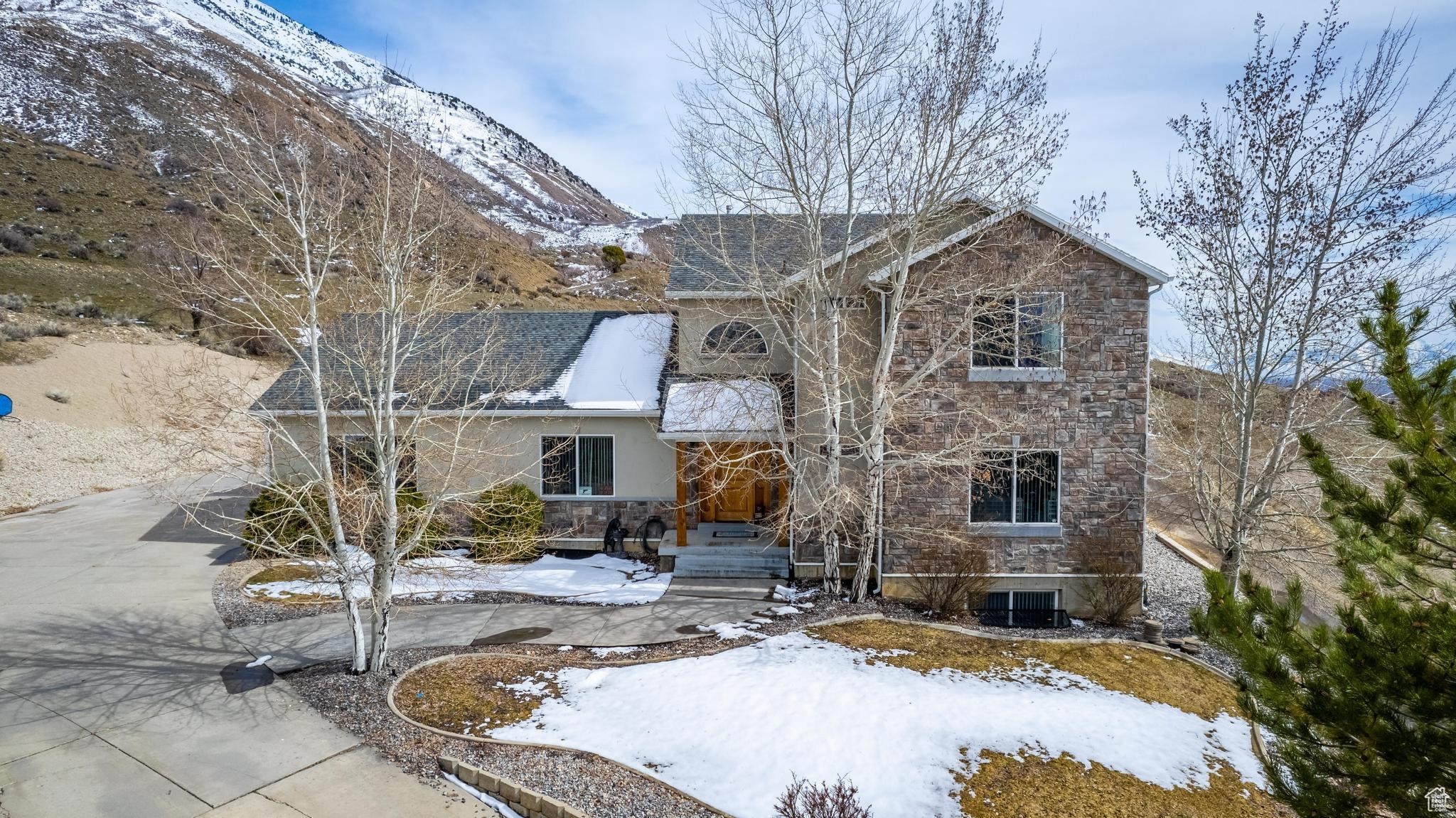 1. 3832 W Mountaintop Cir