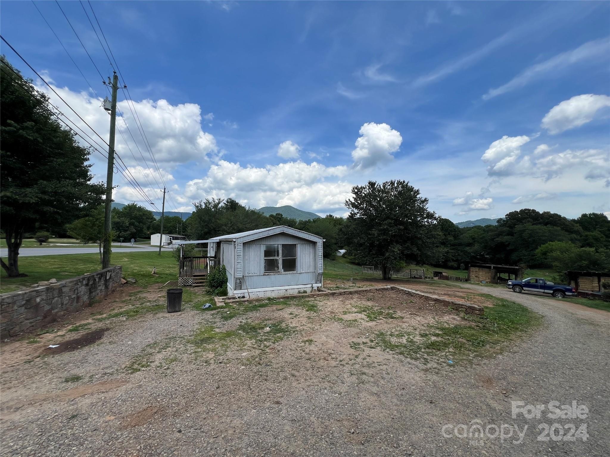 2. 434 Justice Ridge Road