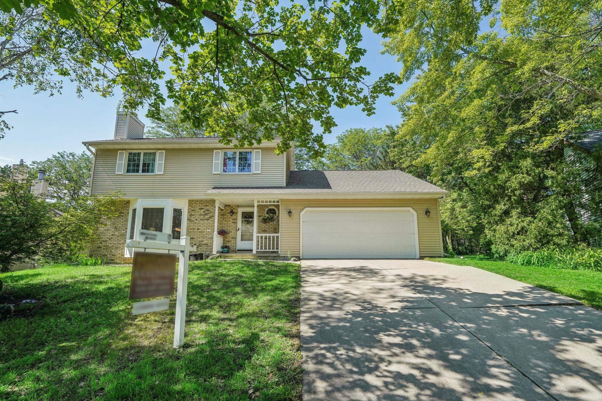 1. 7966 W Oakbrook Circle