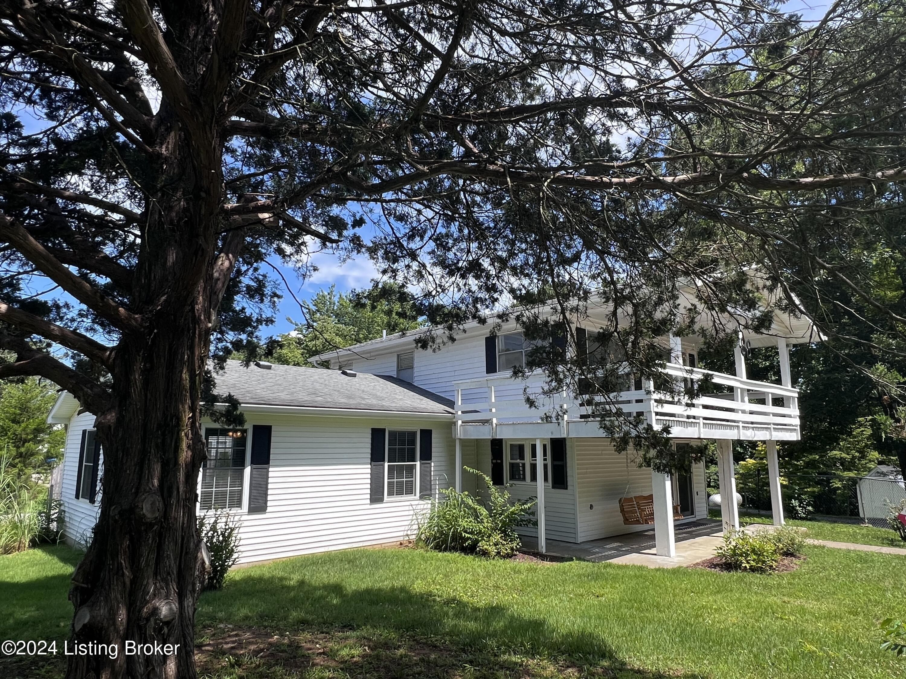 1. 636 Twin Cove Rd