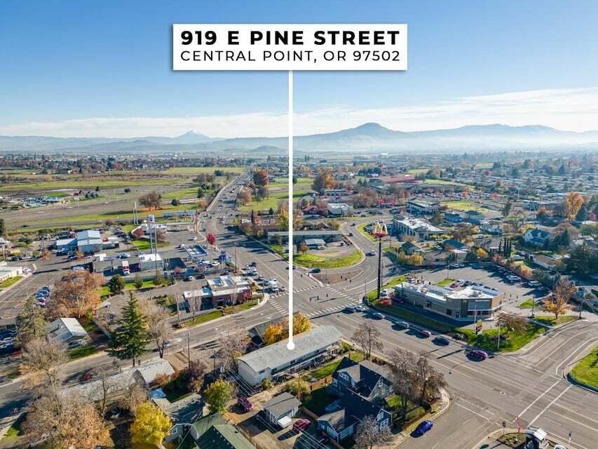2. 919 E Pine Street