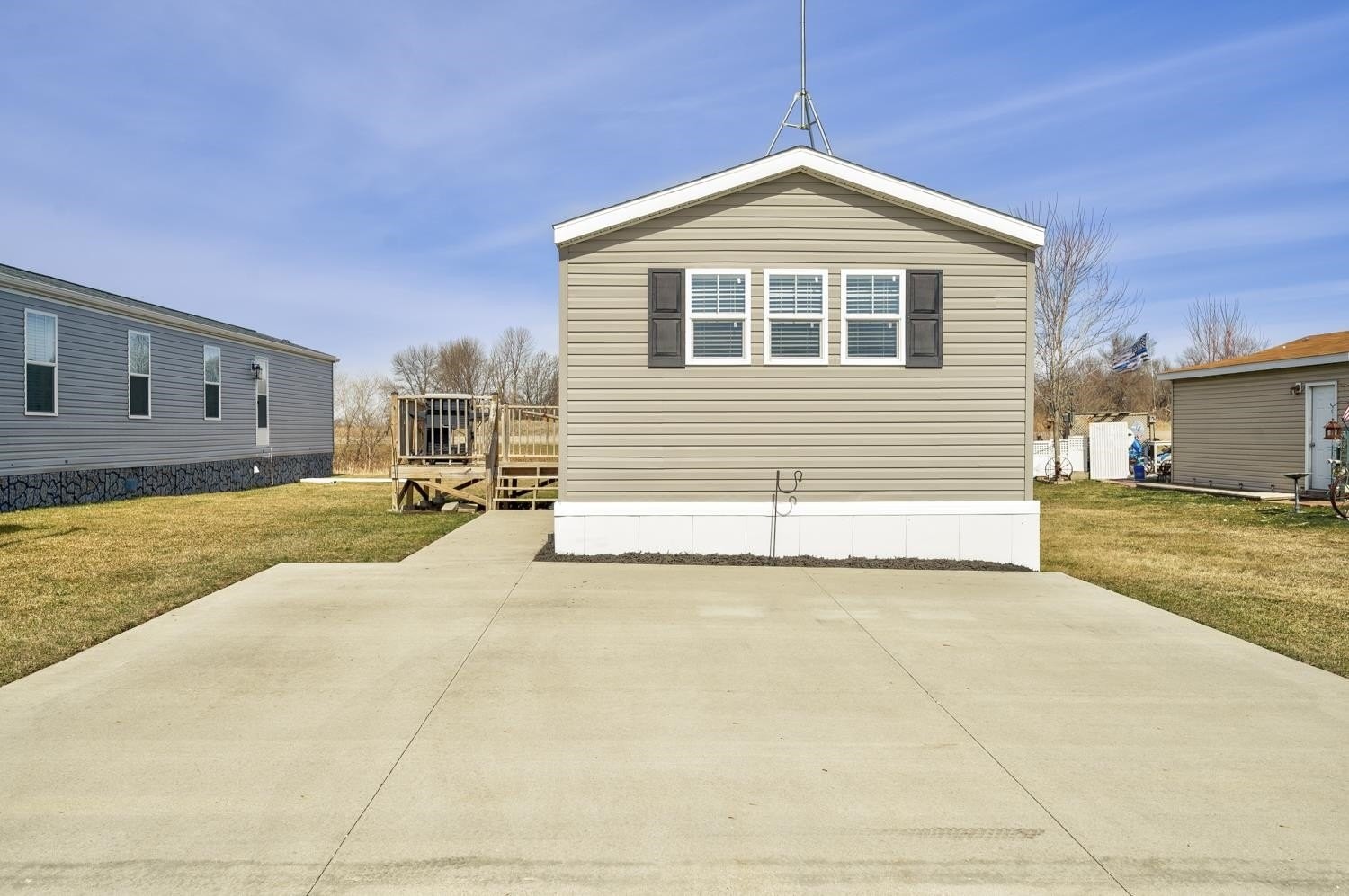 2. 3200 Okoboji Avenue 89