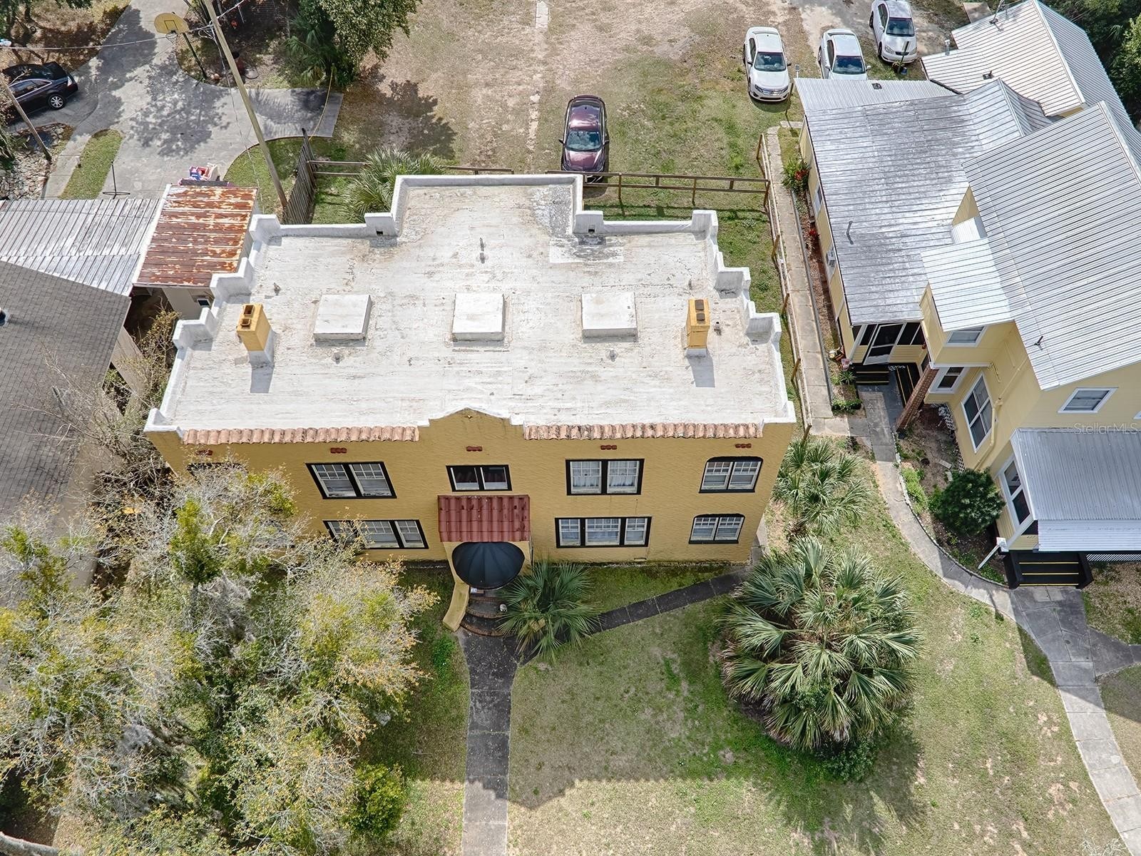 4. 426 E Citrus Avenue