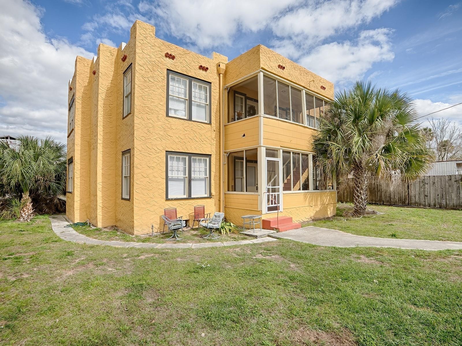 5. 426 E Citrus Avenue