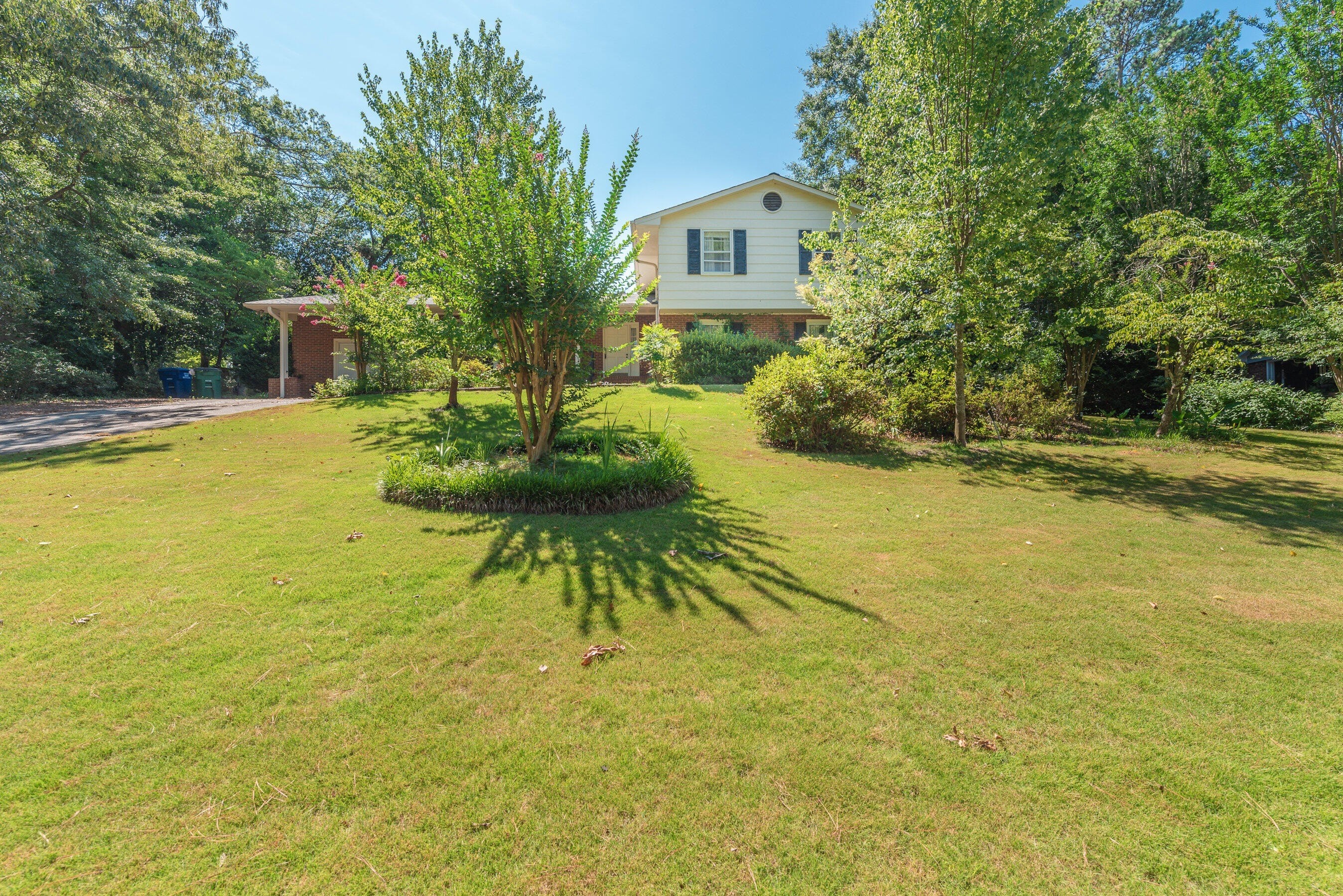 1. 165 Bridlewood Drive