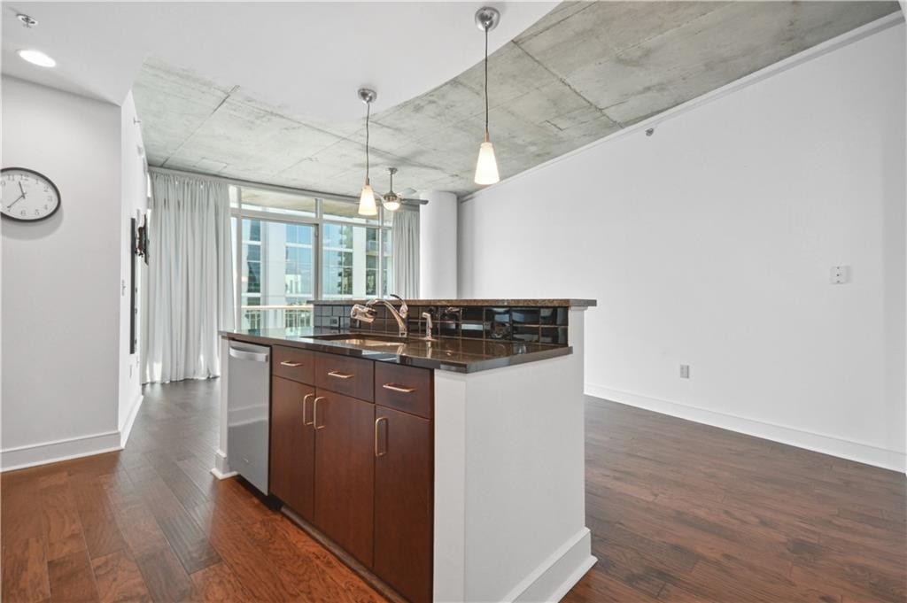 12. 950 Peachtree Street NW