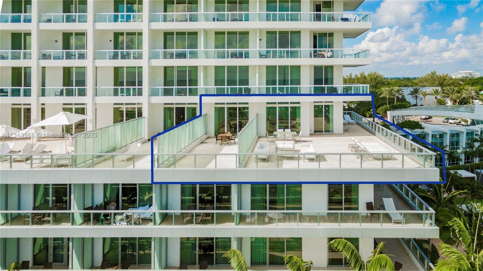 1. 4391 Collins Ave