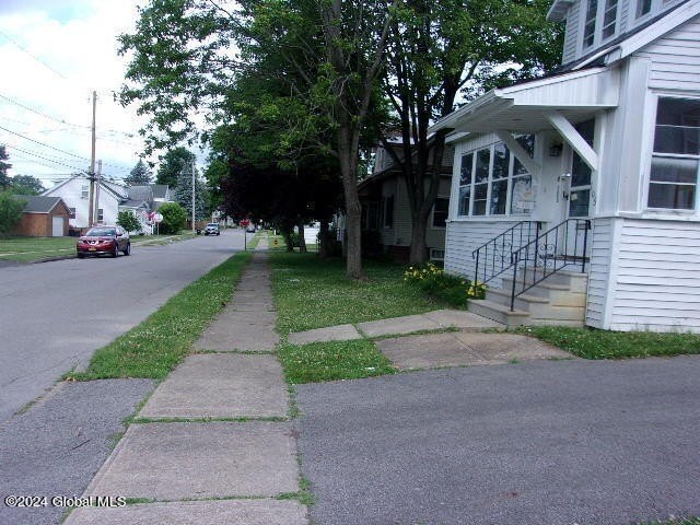 9. 105 E Decker Street