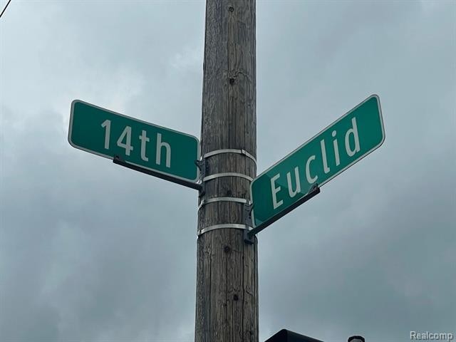 2. 2202 W Euclid Street
