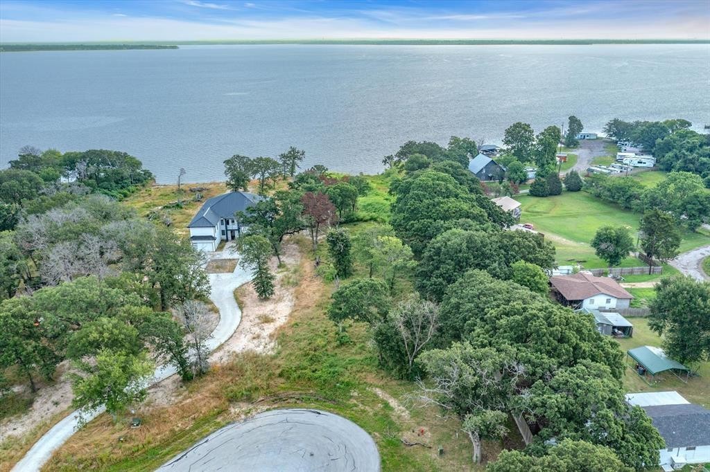 2. 8999 Southern Shore Court