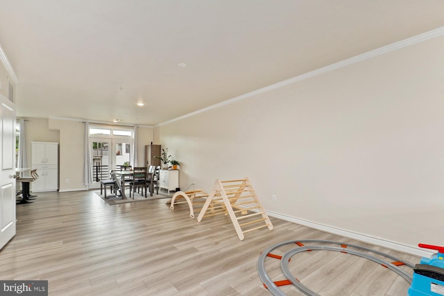 28. 1010 Ribbon Limestone Terrace SE