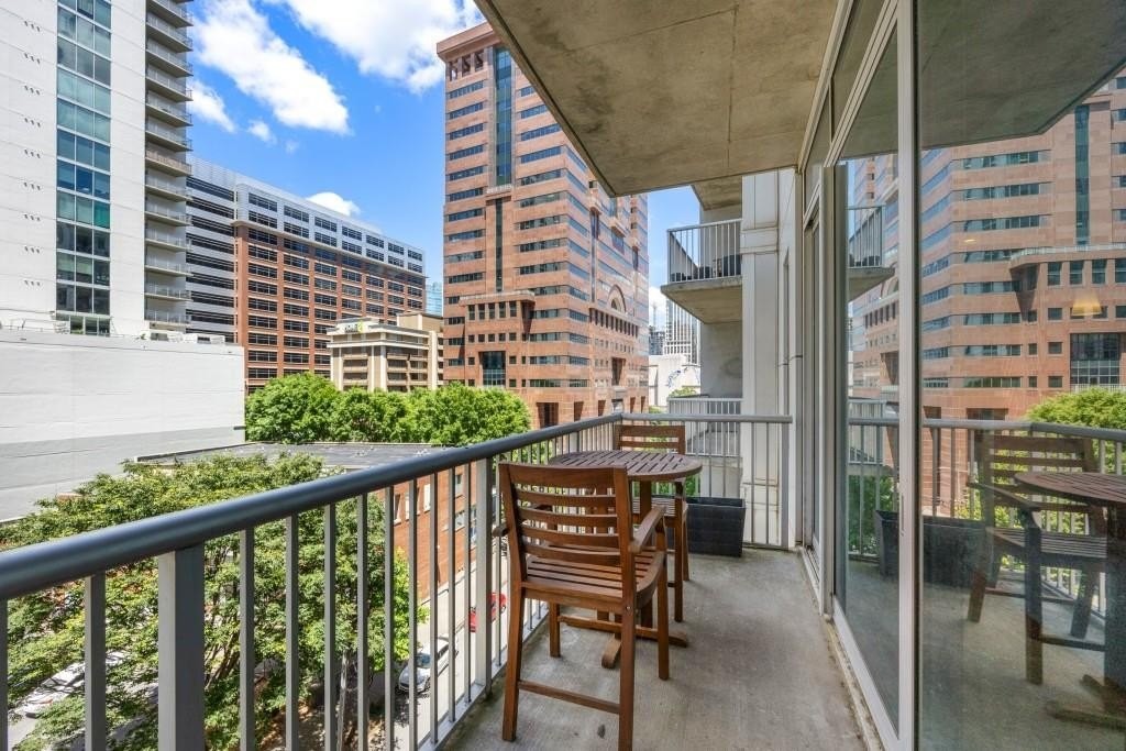 15. 44 Peachtree Place NW