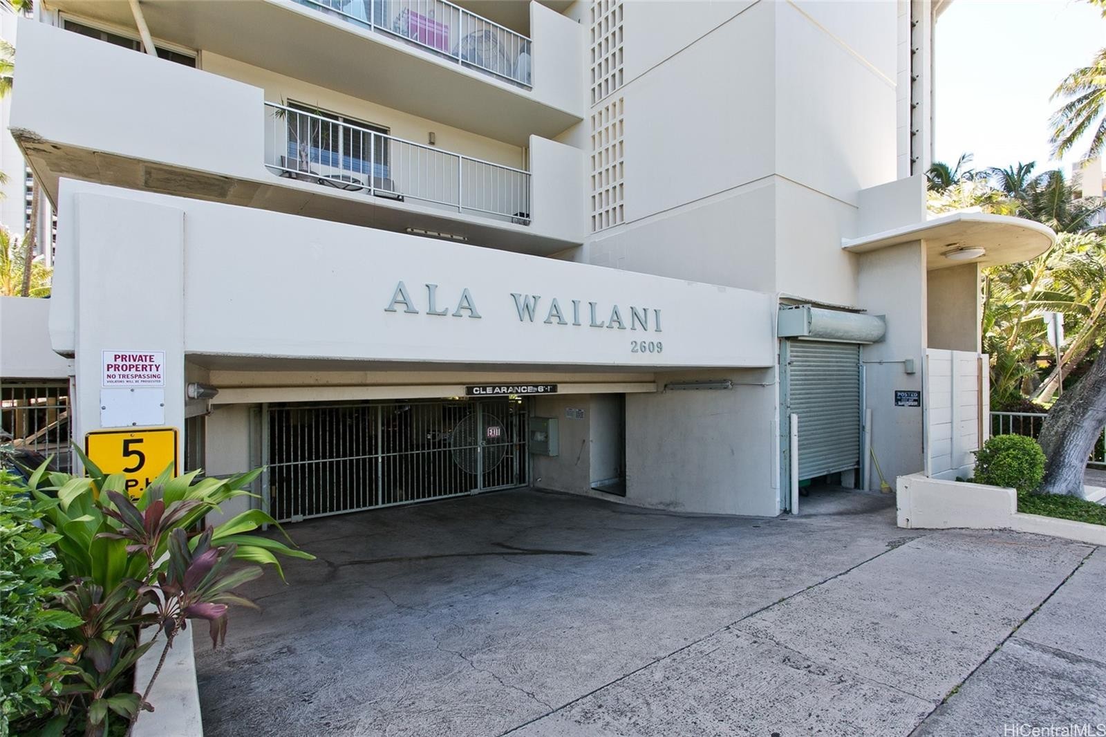 2. 2609 Ala Wai Boulevard