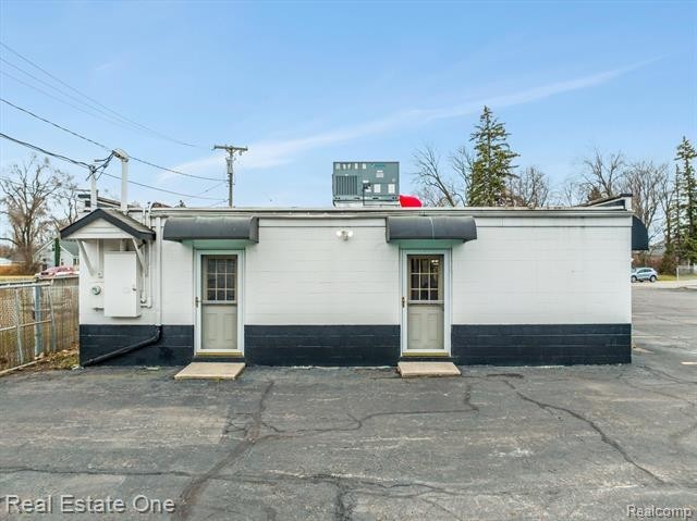 22. 573 E Huron River Drive