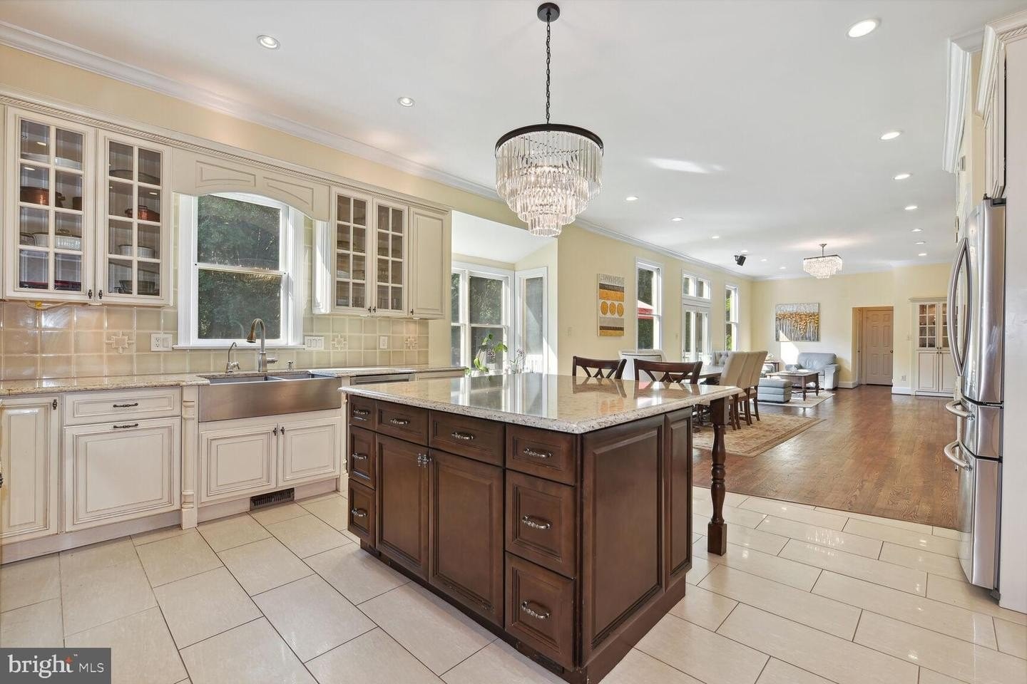 17. 806 Lake Windermere Ct