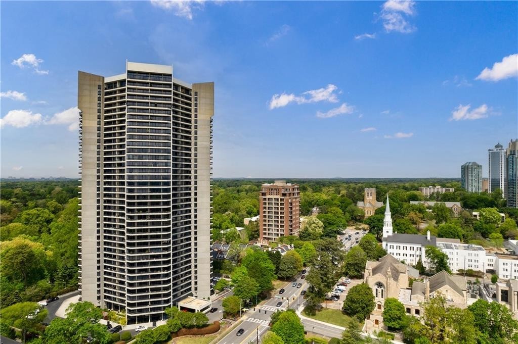 27. 2660 Peachtree Road NW