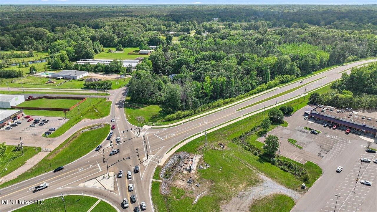 26. 0 Hinds County Parkway