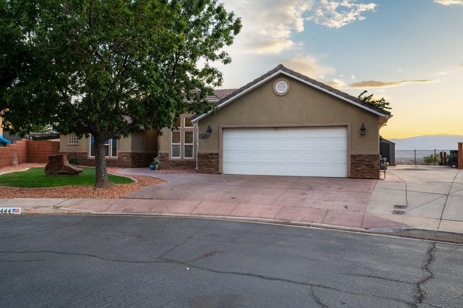 2. 3444 Desert Hills Dr