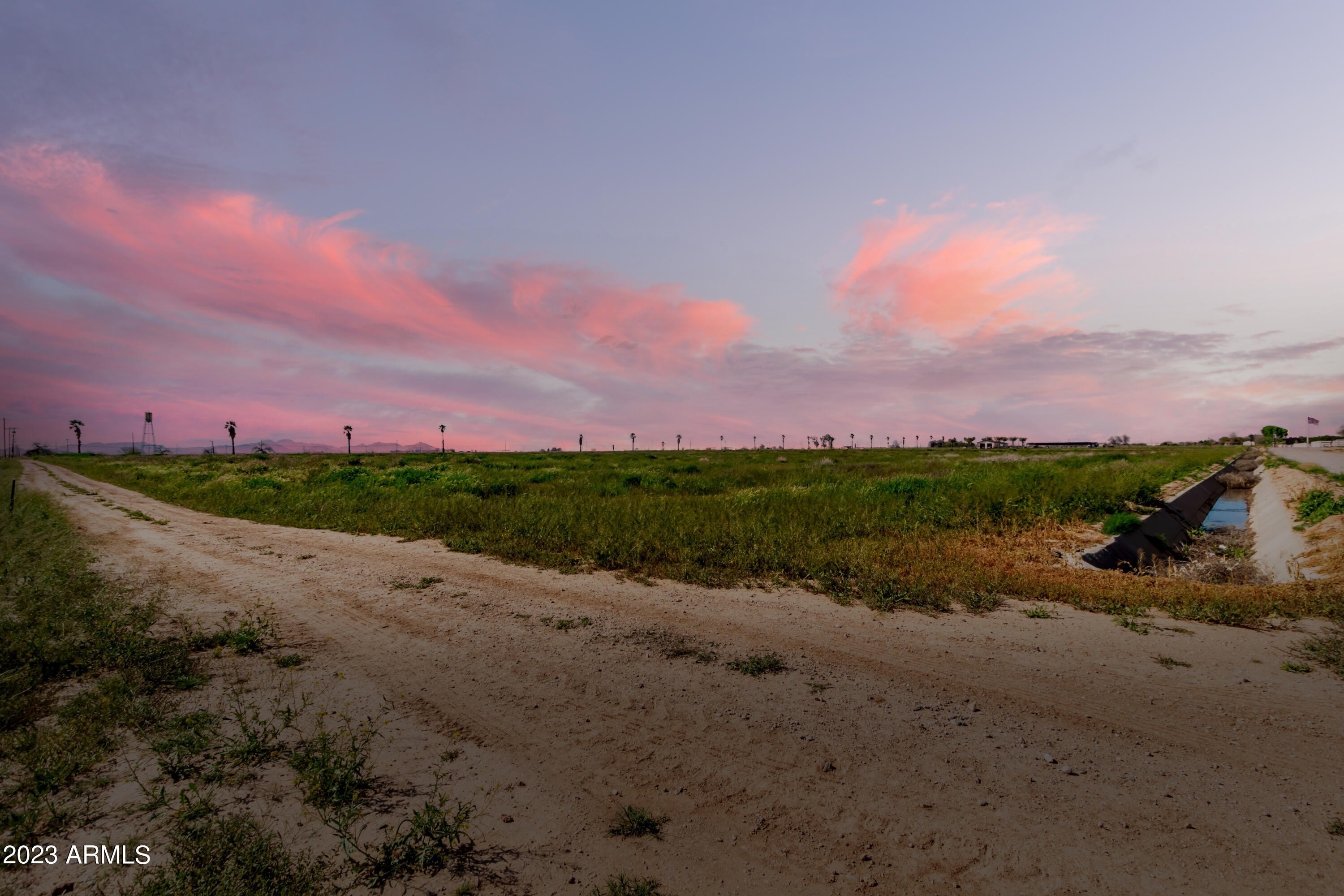 1. - E Arizona Farms Road