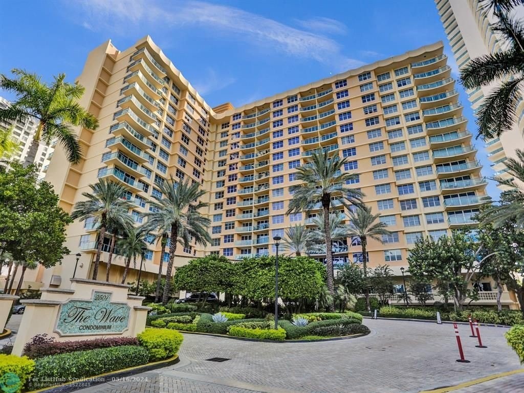 25. 2501 S Ocean Dr