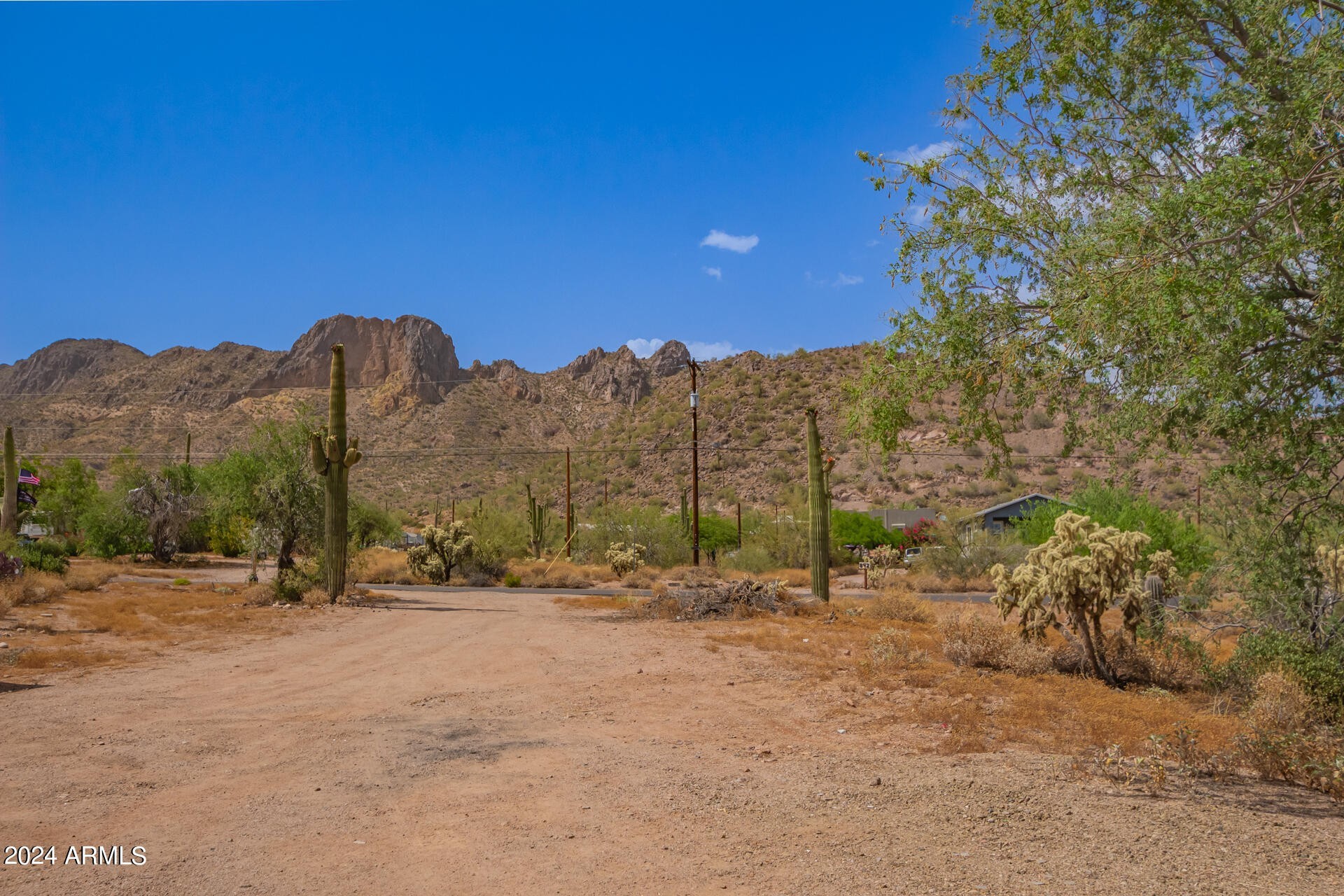 27. 865 W Saddle Butte Street