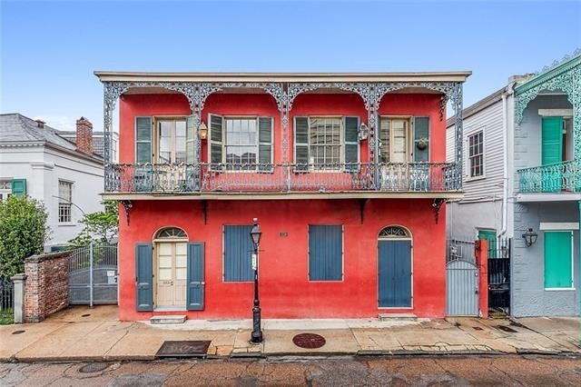 1. 1119 Chartres Street